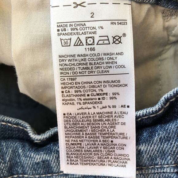 Old Navy Boyfriend distressed medium wash jean shorts rolled hem size 2 - Picture 8 of 8